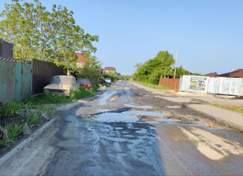 Дырявую дорогу вы Промышленном районе Ставрополя показали горожане 