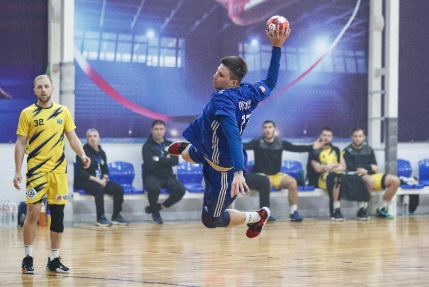 Одной ногой в четвертьфинале: гандболисты ставропольского «Виктора» обыграли саратовских «аграриев»
