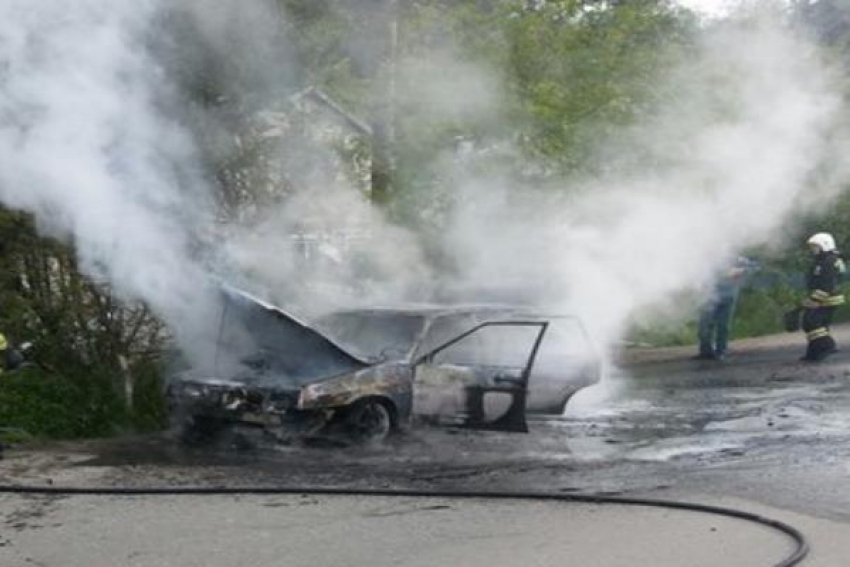 В Пятигорске сгорел легковой автоомбиль 