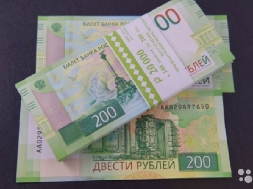 Сотрудники ставропольских банков приторговывают новыми денежными купюрами