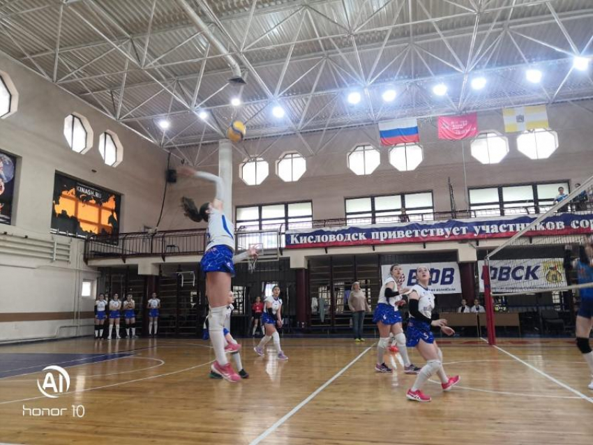 В Кисловодске выясняли отношения юные ставропольские волейболистки 
