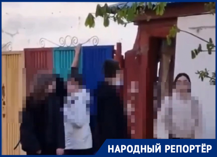 Малолетние вандалы в центре Ессентуков бросали камни и куски бетона в окна жилого дома