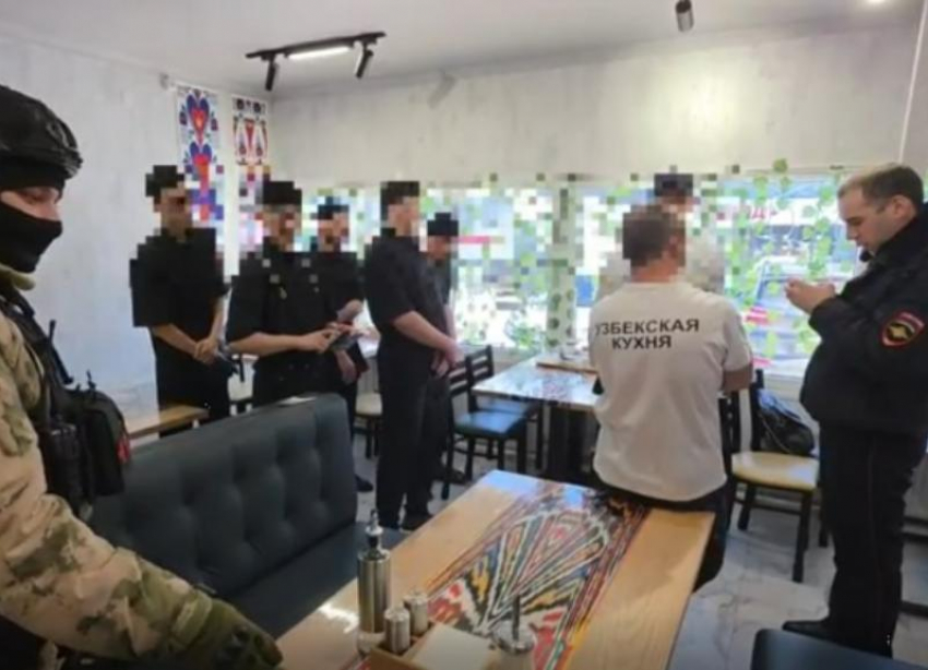 Силовики выдворили нелегалов с Тухачевского рынка в Ставрополе: видео  