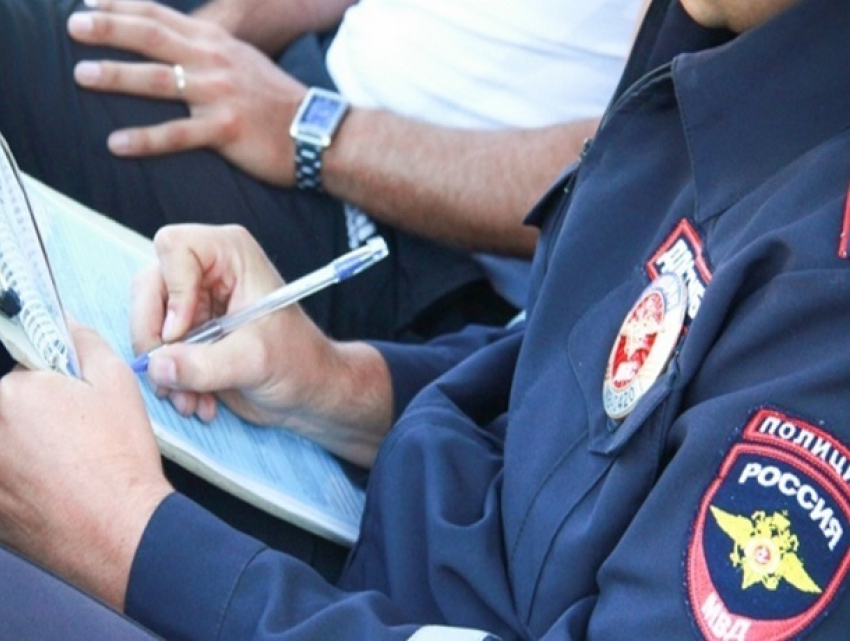 За взятку инспектору ГИБДД в тысячу рублей пойдет под суд житель Ставрополья 