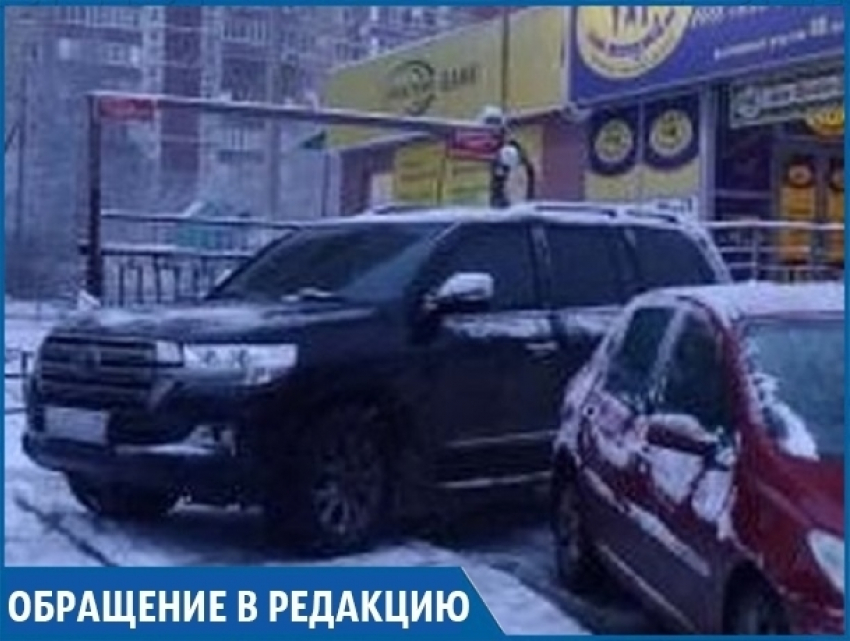"Бог парковки» «бросил» свой внедорожник поперек тротуара в Ставрополе