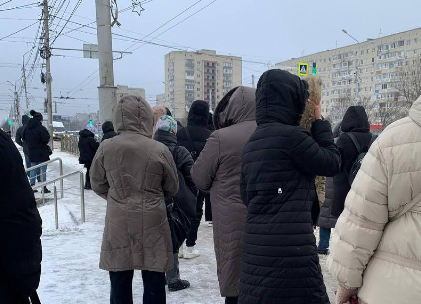 Очереди на остановках и перекрытые трассы — главное об обильном снегопаде на Ставрополье 30 марта 
