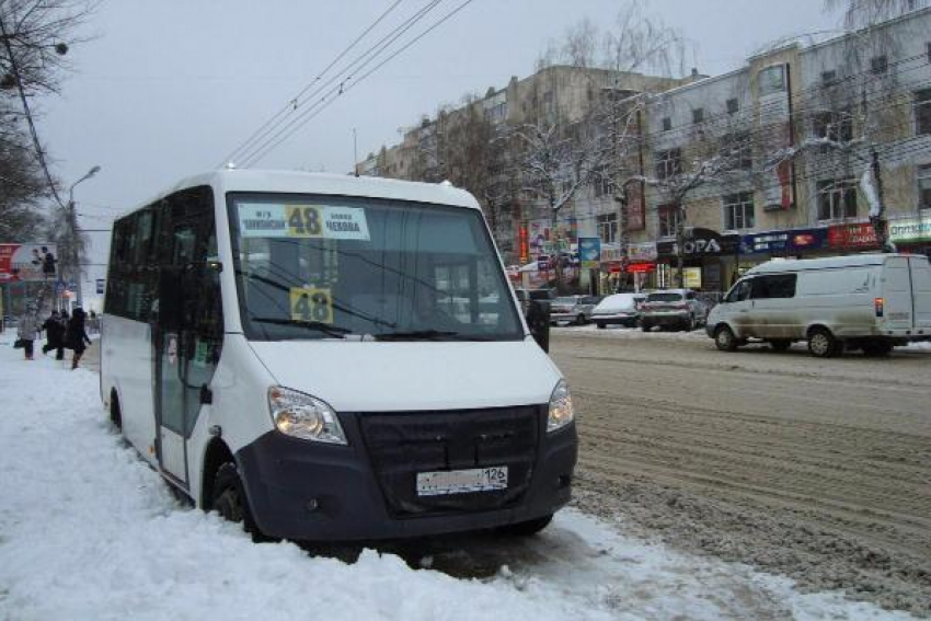 Водитель маршрутки сбил школьницу в юго-западном районе Ставрополе