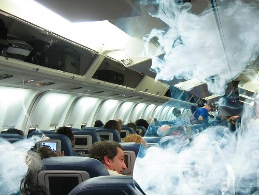 Житель КЧР курил в минераловодском самолете во время полета вопреки правилам 
