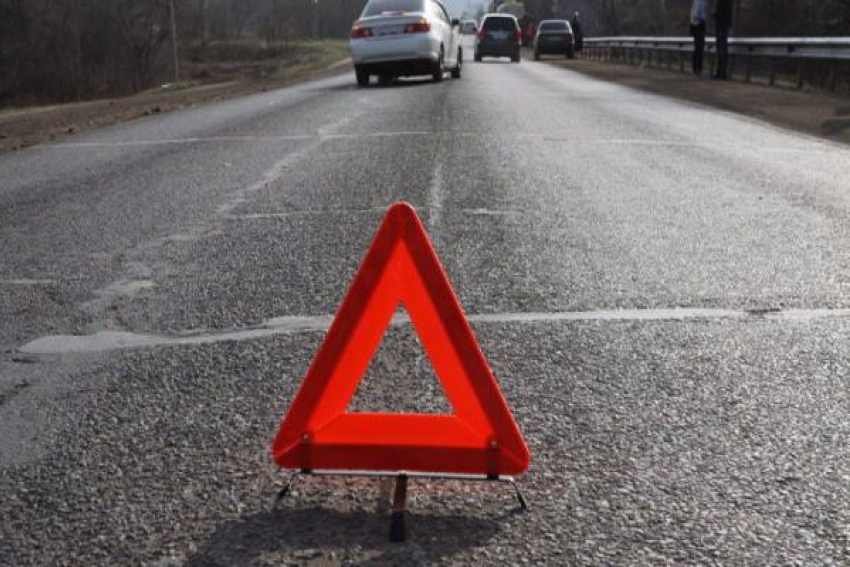 Иномарка и два отечественных авто столкнулись на перекрёстке в Ставрополе
