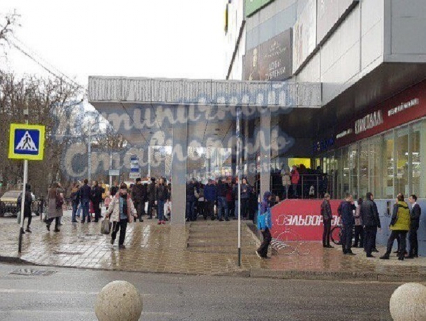 Эвакуация людей из торгового центра «Европейский» прошла в Ставрополе 