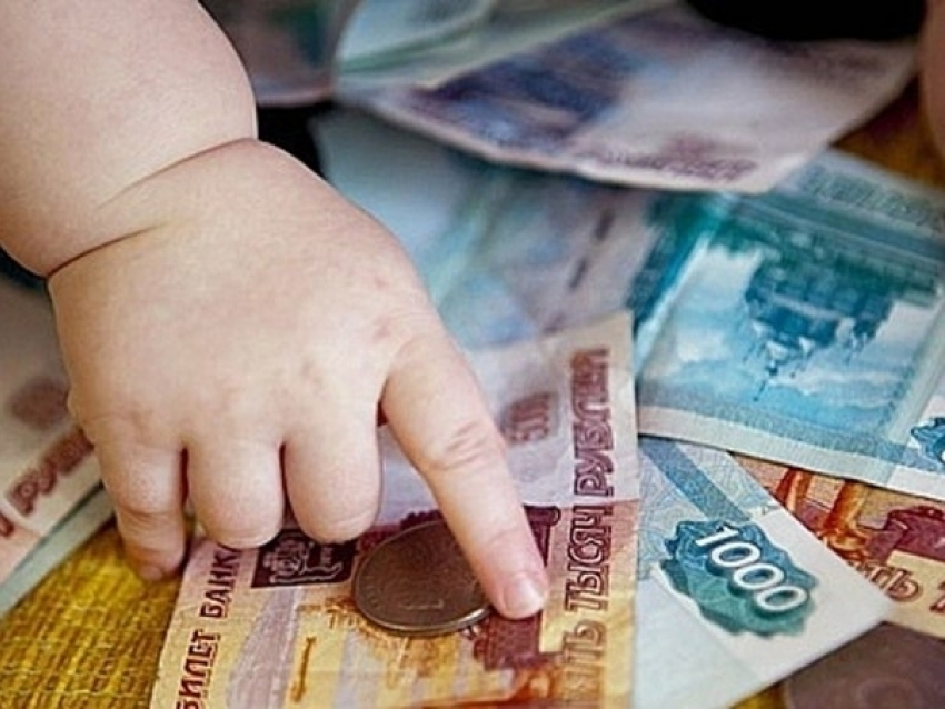 На Ставрополье отец задолжал дочери 190 тысяч рублей