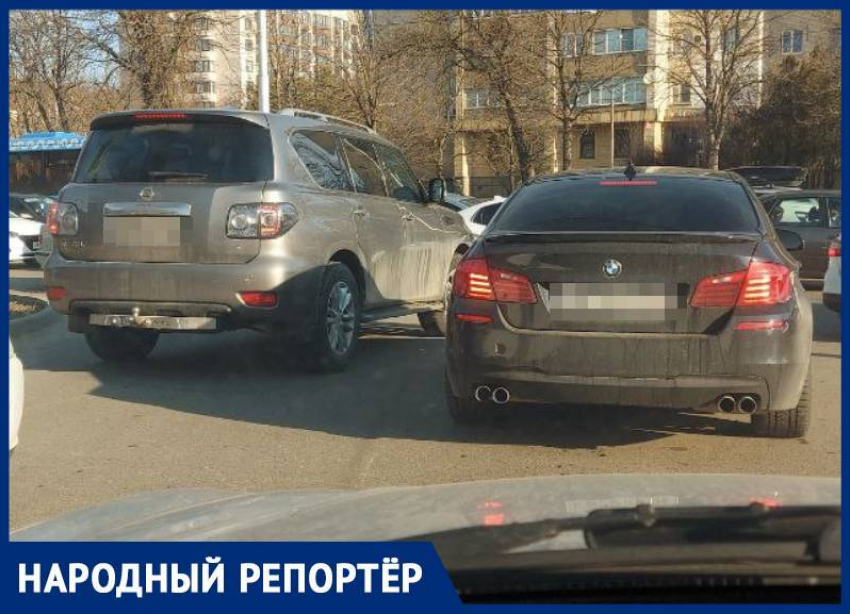 Автомобилисты плюют на запрет и продолжают ездить по встречке на дублере Доваторцев в Ставрополе