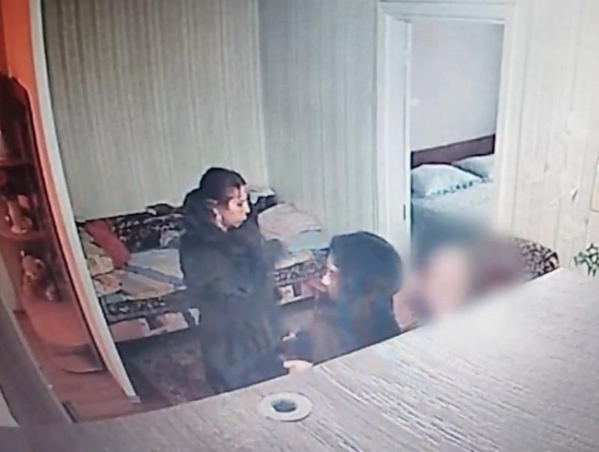 Цыганка обчистила квартиру пенсионерки во время снятия порчи и попалась в Минводах