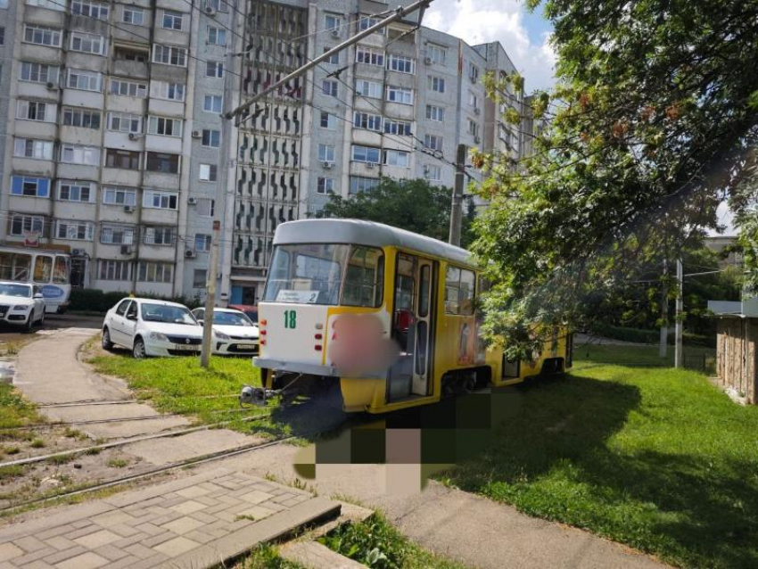 Мужчину в Пятигорске насмерть переехал трамвай 