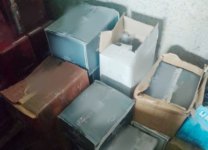 Ставропольские силовики накрыли подпольный склад нелегального спиртного