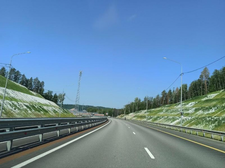 В России впервые разместили базовую станцию в полосе отвода федеральной трассы