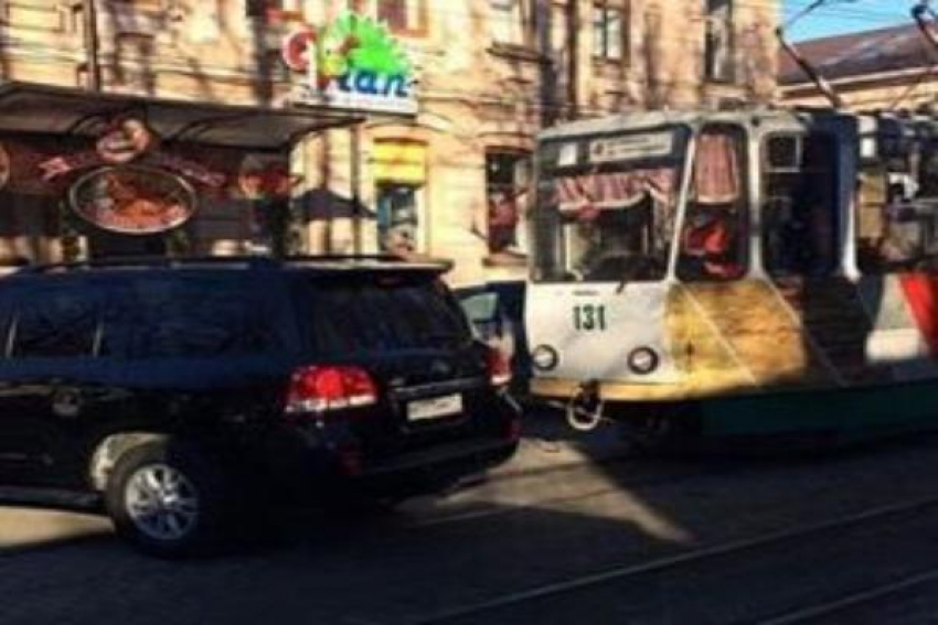 Автохам на иномарке перекрыл на 2 часа движение трамваев в Пятигорске