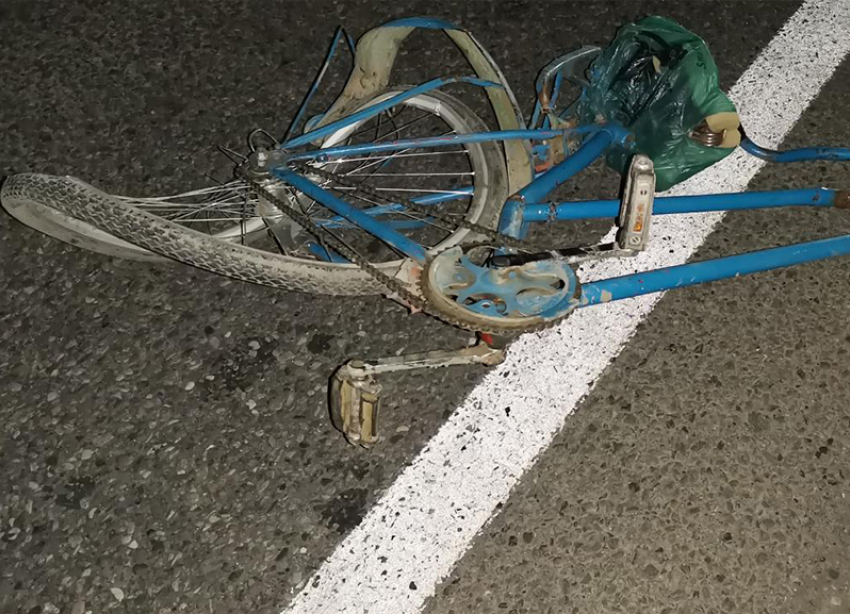 В Левокумском округе под колесами автомобиля погиб велосипедист