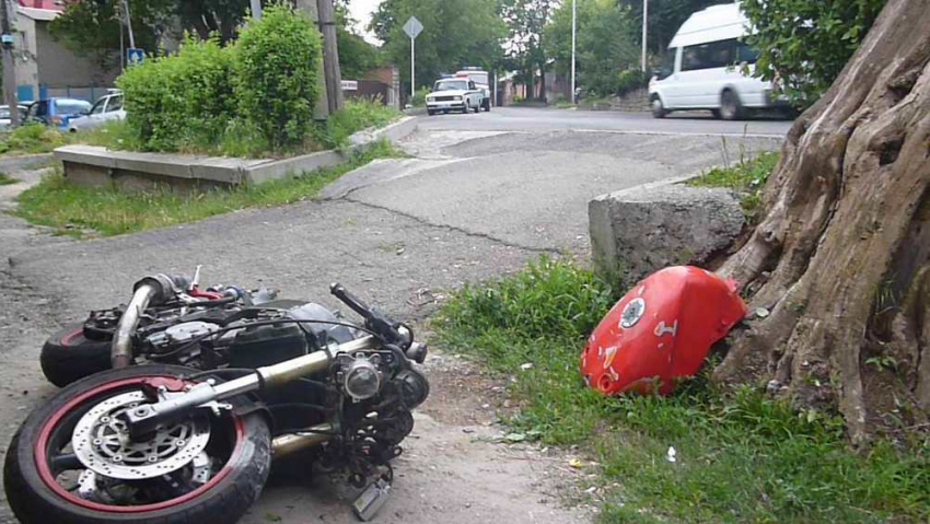 В Ставрополе в ДТП попал мотоцикл