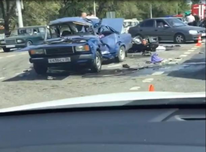 Двое погибли в страшной аварии с участием ВАЗа и мотоцикла в МинВодах
