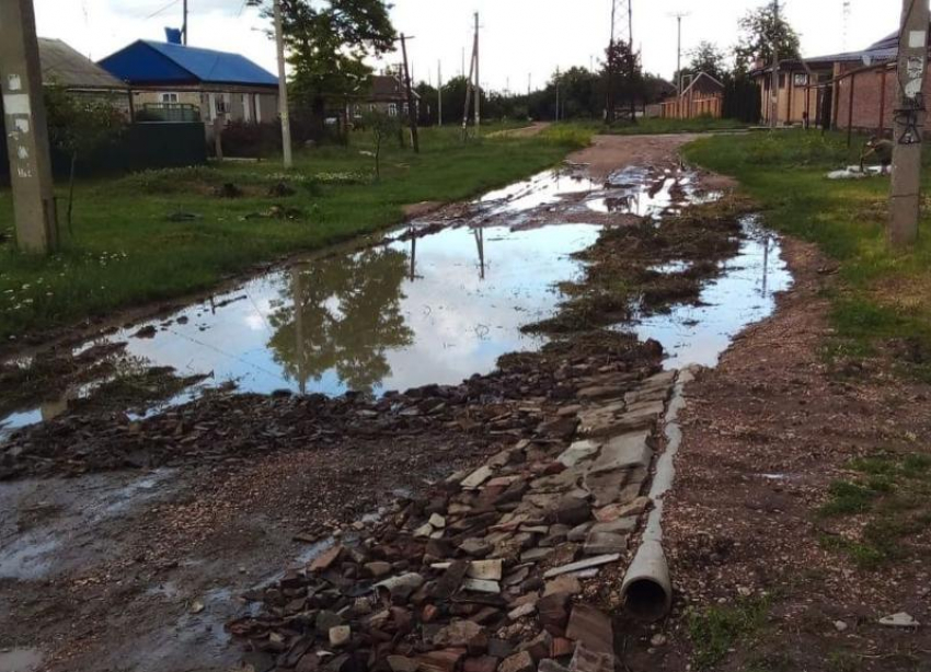 Сельчане из Георгиевского округа пожаловались на разбитую дорогу