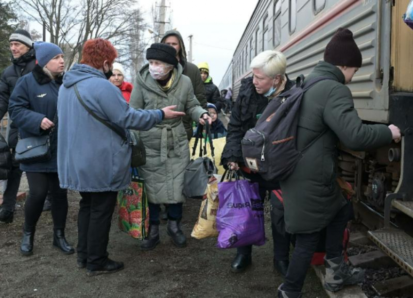 Миндору приказали привезти жителей Донбасса, Херсона и Запорожья на Ставрополье
