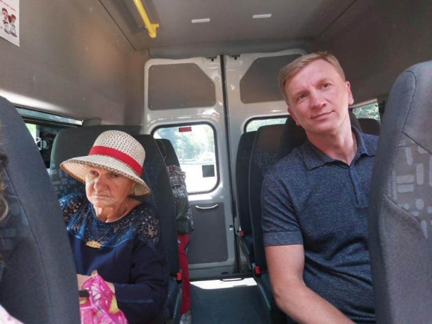 Мэр Ессентуков показал пример ставропольским чиновникам и прокатился в общественном транспорте города 