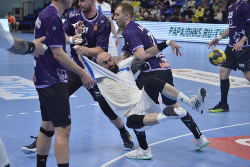 «Проиграли на ошибках»: гандболисты ставропольского «Виктора» уступили в чеховской «берлоге»