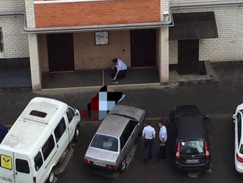 В Ставрополе мужчина выпал из окна многоэтажного дома
