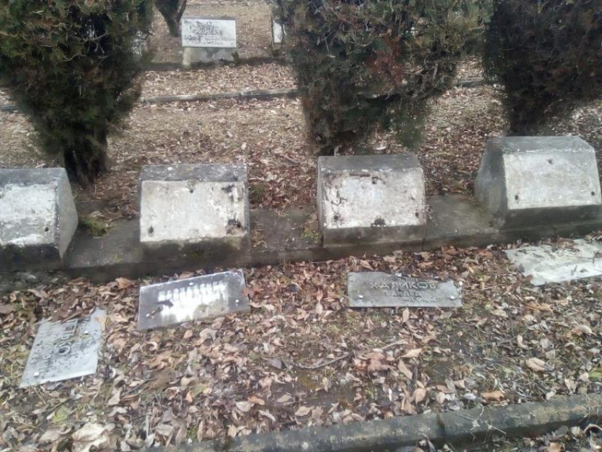 В Кисловодске вандалы осквернили могилы усопших героев