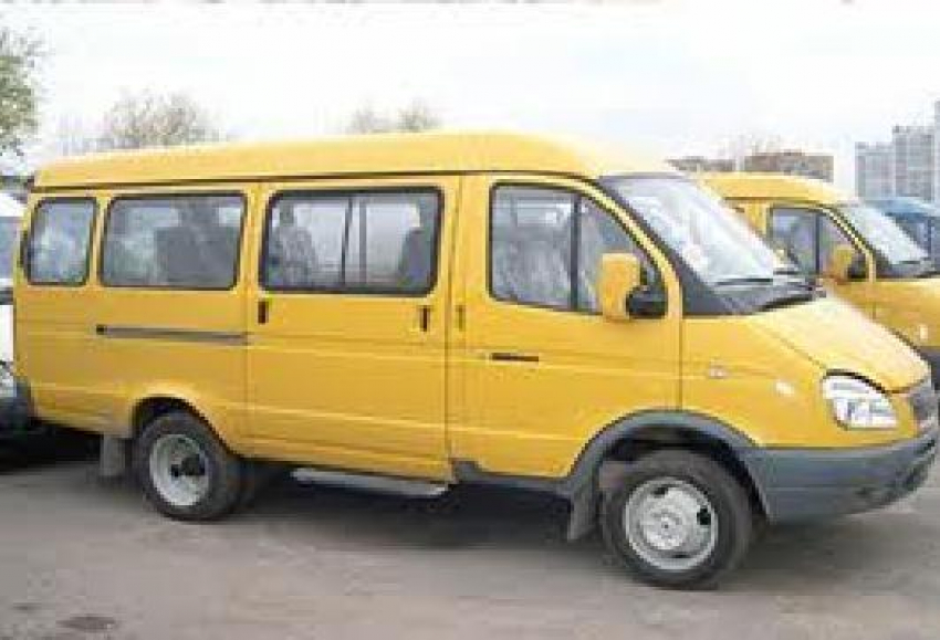 Прокуратура требует лишить категории водителя маршрутки, больного «цветослабостью"