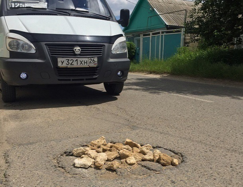 За «шикарный» ремонт дорог иронически поблагодарили свои власти водители в Михайловске