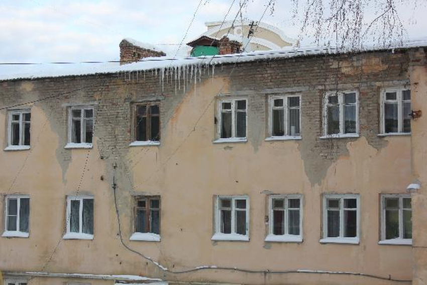 Восемь лет жильцы ессентукской многоэтажки обходятся без коммунальных благ