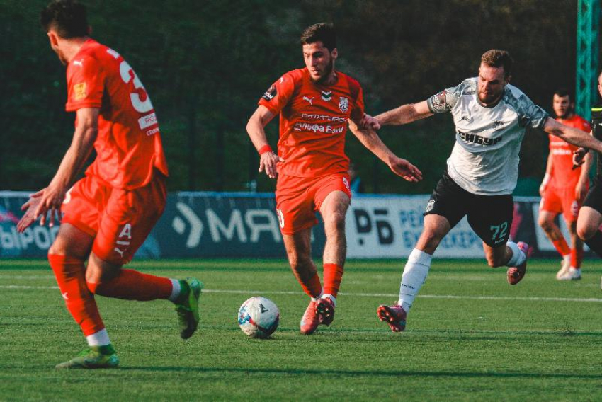 «Машук-КМВ» и «Велес» — впереди: пятигорским футболистам пришлось потесниться на вершине таблицы