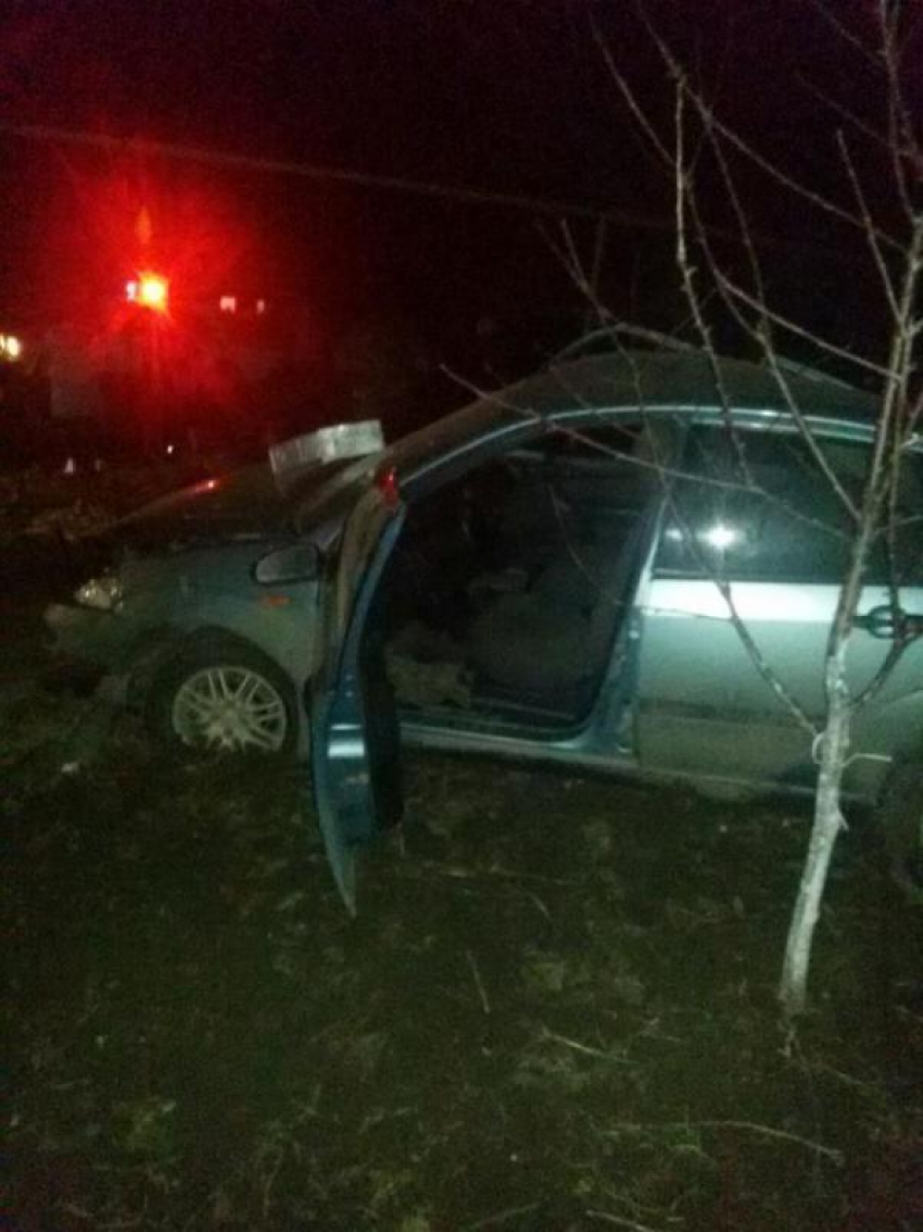 Пьяный на «Форде» без прав врезался в дерево на Ставрополье: погиб пассажир