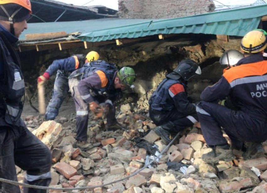 В поселке Нежинский при обрушении здания погиб один человек 