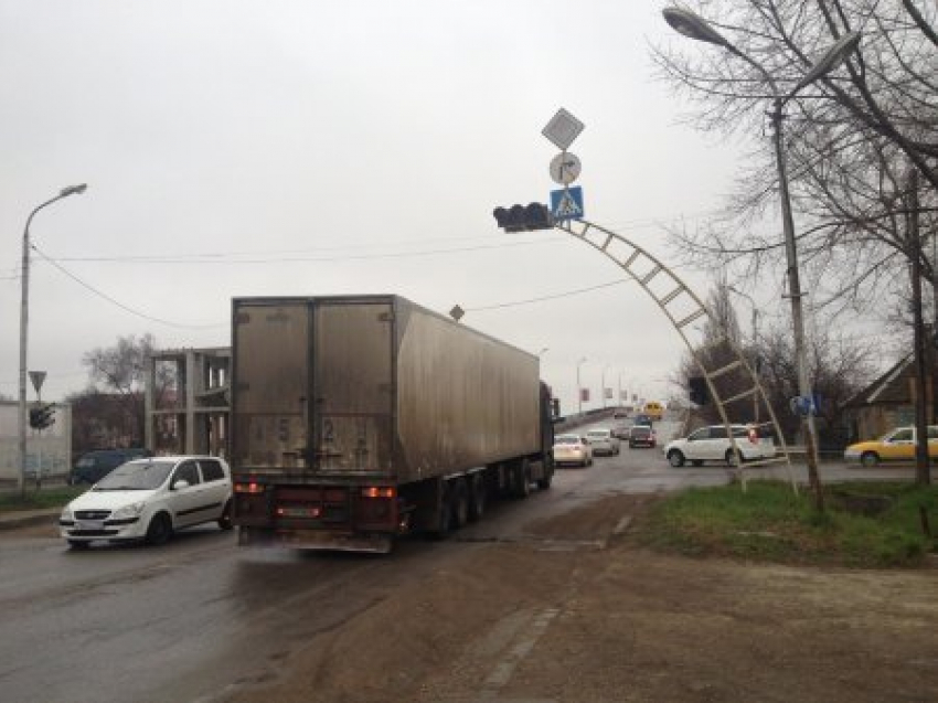 Критическое состояние улицы в Минводах в ближайшее время может привести к катастрофическим последствиям 