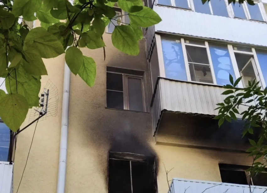 При пожаре в пятиэтажке на Тухачевского в Ставрополе пострадал человек, спасены четыре жильца