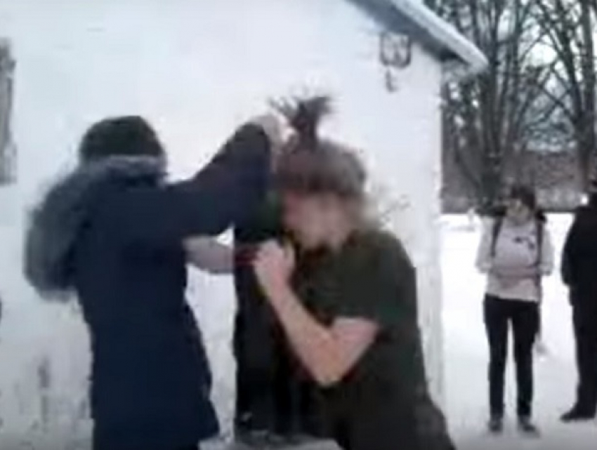 Стали известны причины попавшей на видео жестокой драки школьниц на Ставрополье