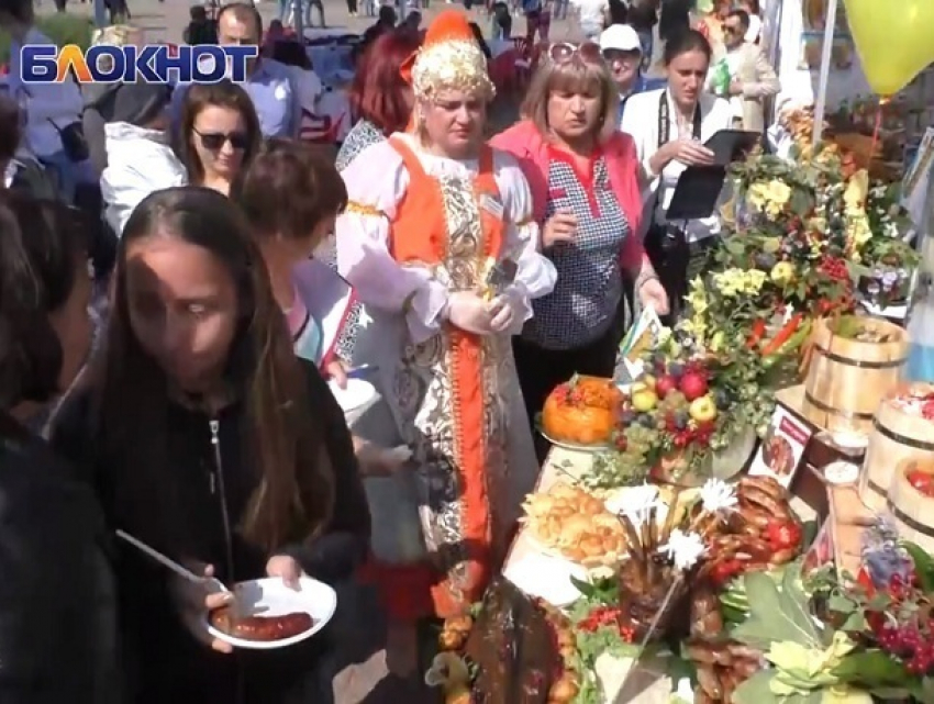 Бесплатные кулинарные изыски смогли попробовать жители Ставрополя на Крепостной горе