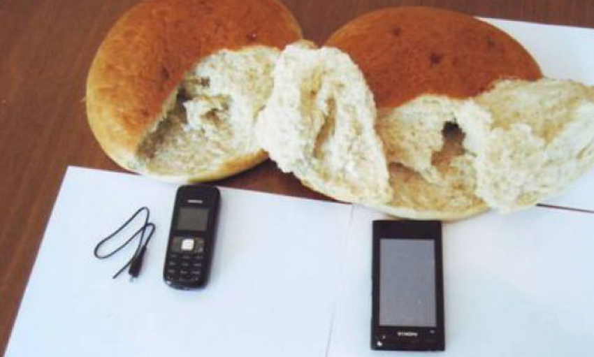 Житель Ставрополья пытался передать в тюрьму 5 мобильных телефонов