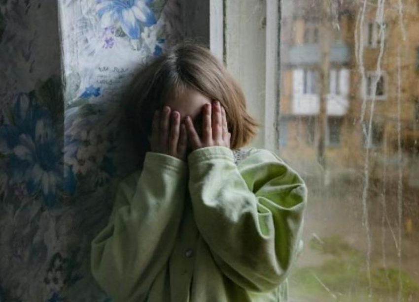 Малолетняя девочка из Буденновска неоднократно подвергалась насилию со стороны сожителя бабушки
