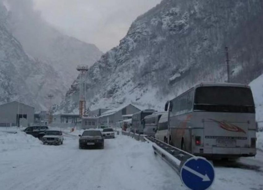 Дорога в Грузию временно закрыта из-за плохой погоды