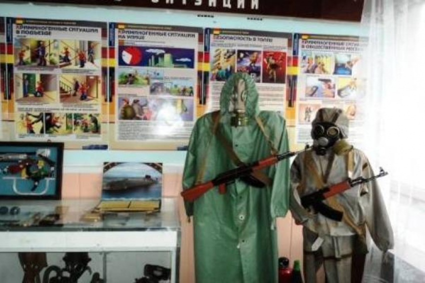 Ученики украли пять пневматических винтовок и два макета АК-74 из школы на Ставрополье