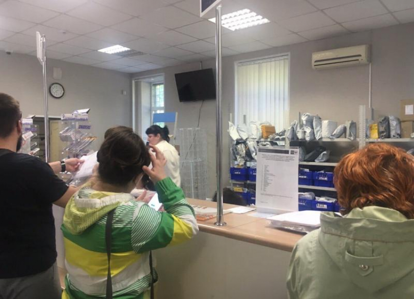 В Ставрополе работники отделения почты не соблюдают меры профилактики