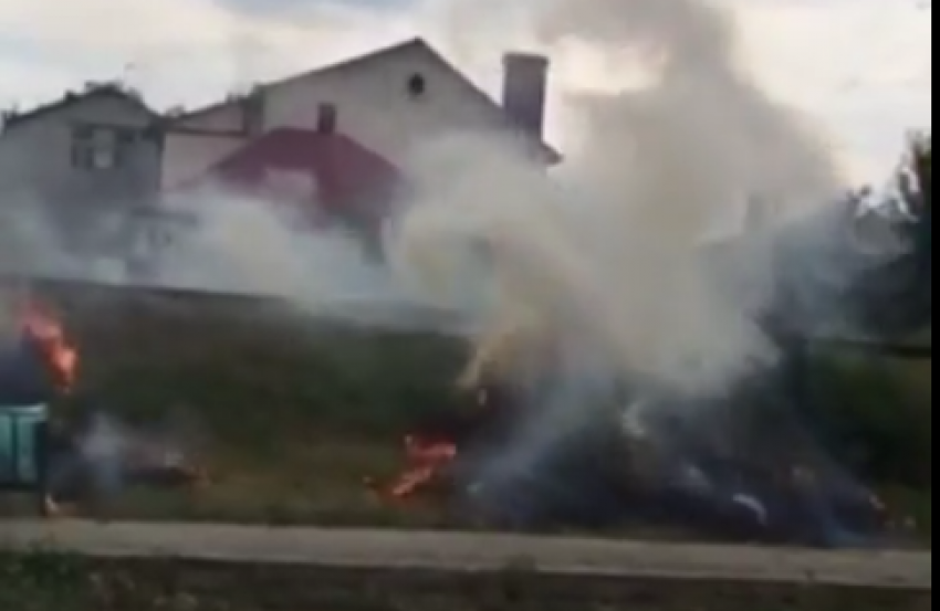 Мужчина поджег территорию около трамвайной остановки в Пятигорске