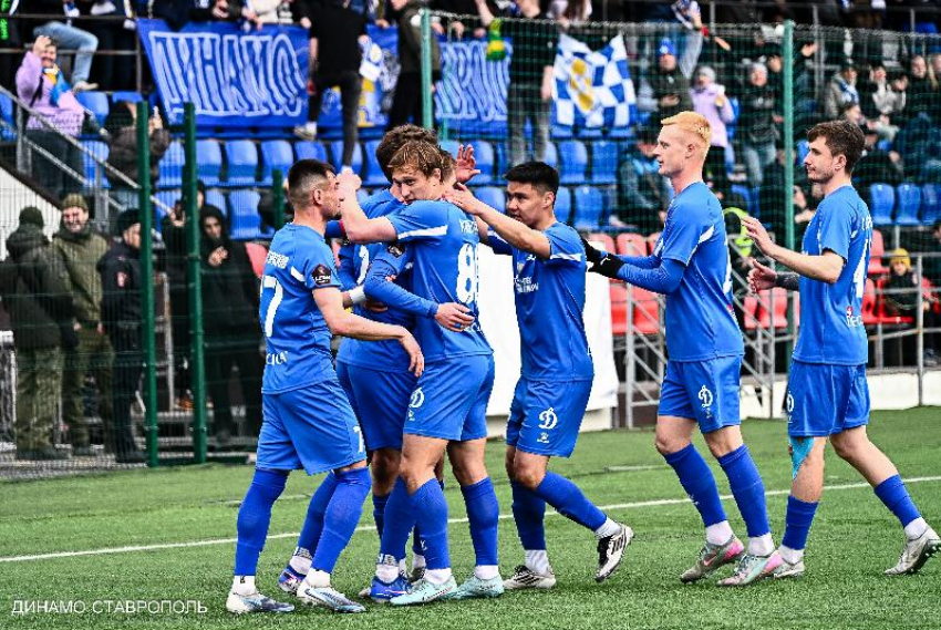 Южное дерби принесло успех: футболисты ставропольского «Динамо» отпраздновали первый триумф в сезоне