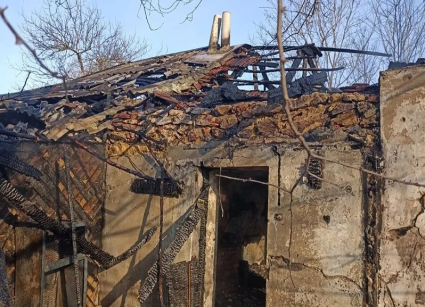 Многочисленные ожоги получила женщина в сгоревшем в Шпаковском округе доме