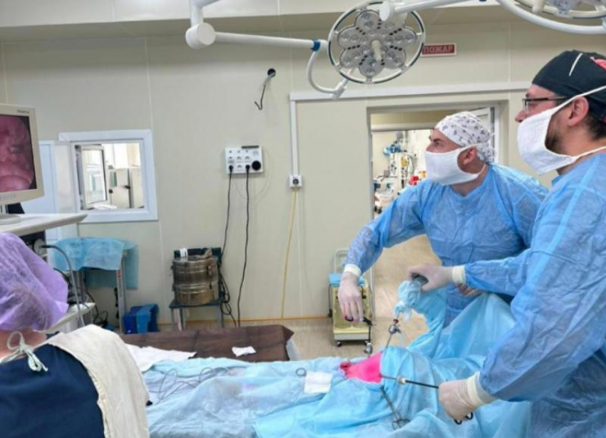 В Пятигорске хирурги ночью спасли полуторагодовалого мальчика с ущемленной паховой грыжей