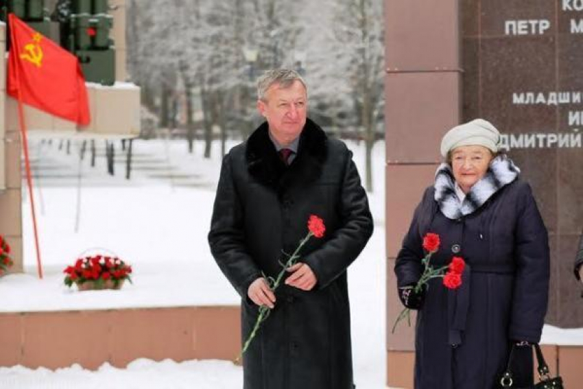 На пятигорских коммунистов подали в суд за возложение цветов к подножию монумента павших воинов
